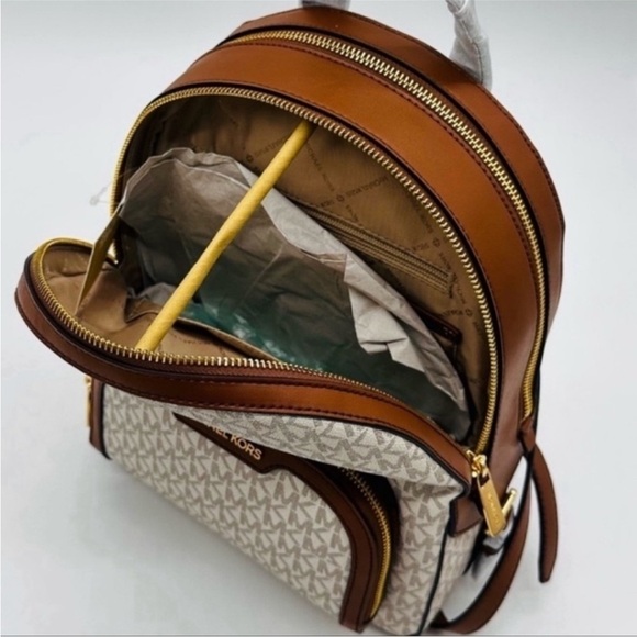 Michael Kors Medium Jaycee Zip Packet Backpack & Trifold Wallet Vanilla/Brown - Picture 8 of 16